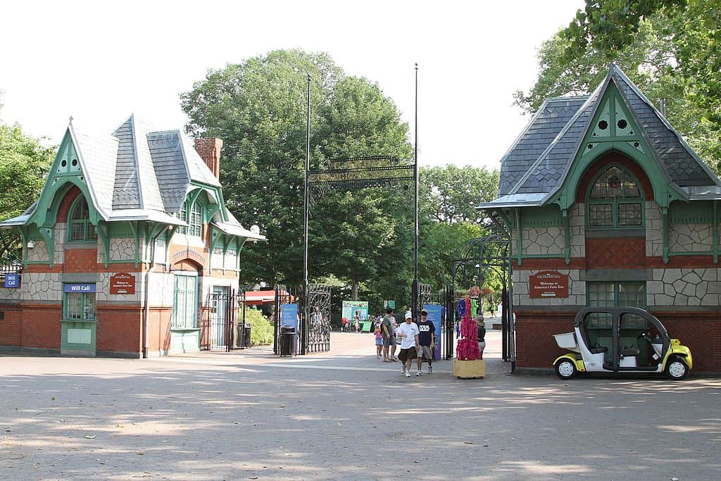 WINTER at the Philadelphia Zoo | Geno’s Steaks | Philadelphia, Pa.